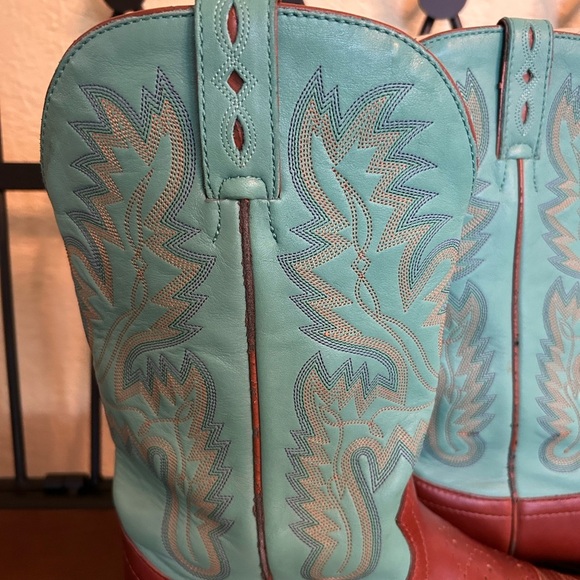 Justin Cowboy Boots with Decorative Stitching - Picture 5 of 12